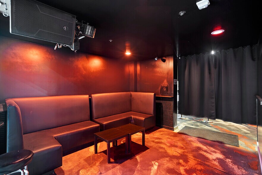 More Photos Of 10333 E Technology Blvd, Dallas Bar For Sale