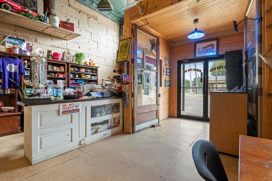 More Photos Of 412-414 Main St, Windom Restaurant For Sale
