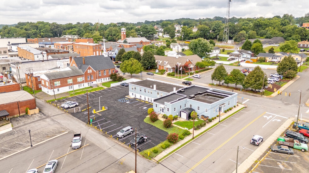More Photos Of 525 7th St, Altavista Office For Sale