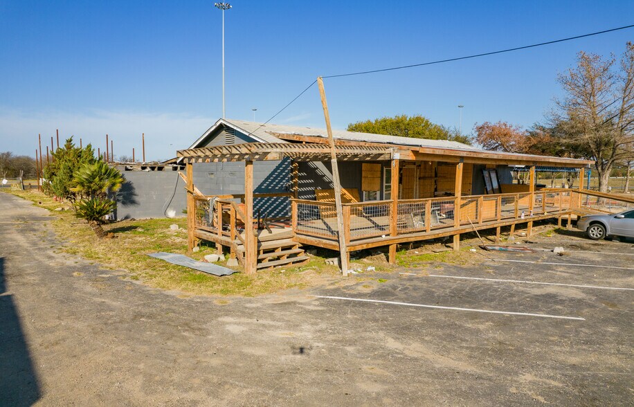 More Photos Of 1600 S General Mcmullen Dr, San Antonio Land For Lease
