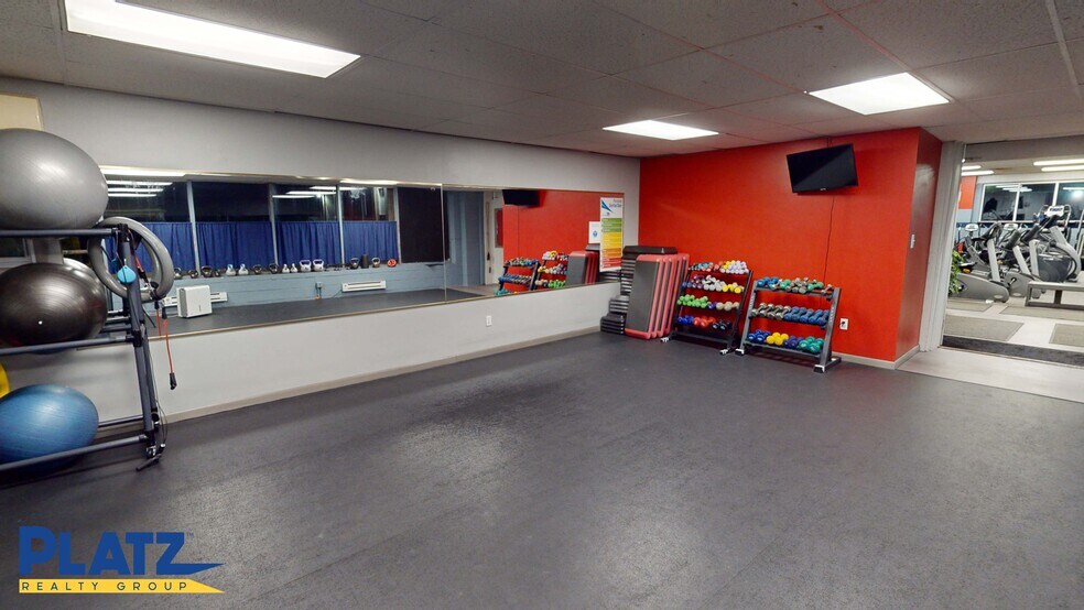 More Photos Of 125 E Liberty St, Hubbard Auto Dealership For Sale