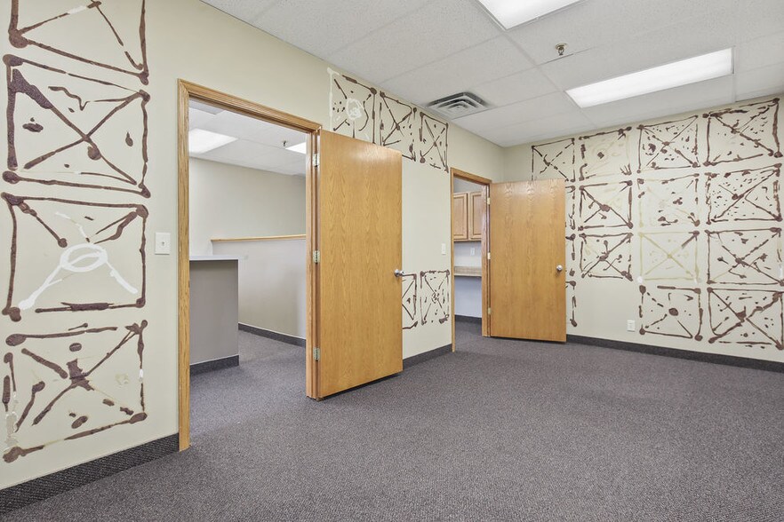 More Photos Of 110-114 S Rum River Dr, Princeton General Retail For Lease