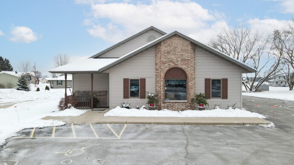 More Photos Of 155 W Menasha Ave, Whitelaw Flex For Sale