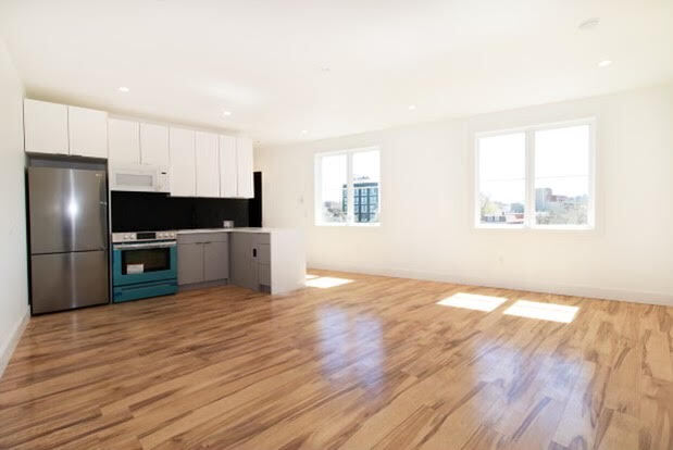 More Photos Of 3329 Astoria Blvd, Astoria General Retail For Sale