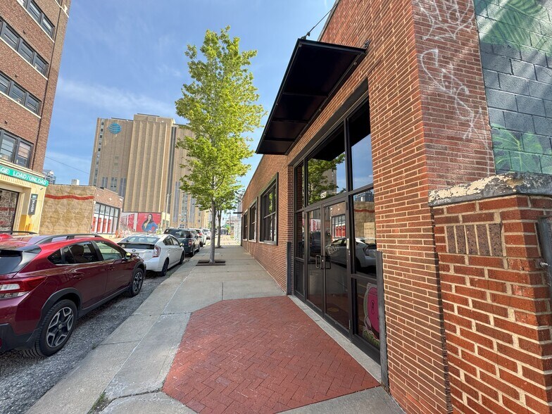 More Photos Of 1525-1527 Locust St, Kansas City General Retail For Lease