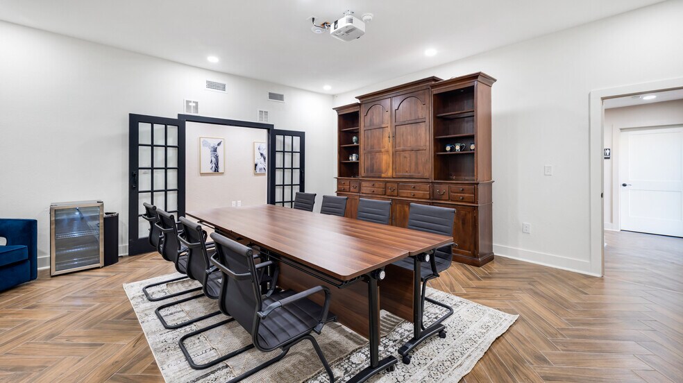 More Photos Of 6776 Caroline St, Milton Coworking Space
