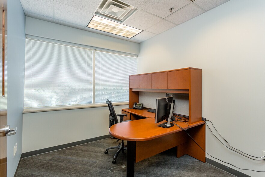 More Photos Of 1450 Technology Dr, Harrisonburg Office For Sale