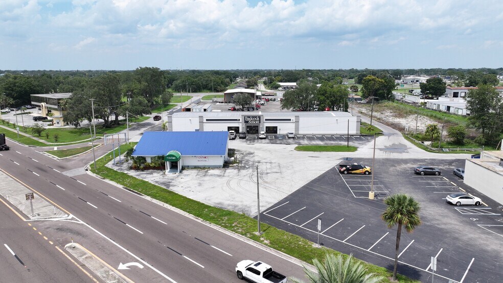 More Photos Of 521 Hughes Rd, Auburndale Freestanding For Lease