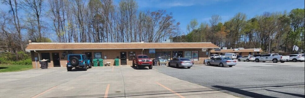 More Photos Of 1102-1104 W Fairfield Rd, High Point Storefront Retail Office For Lease