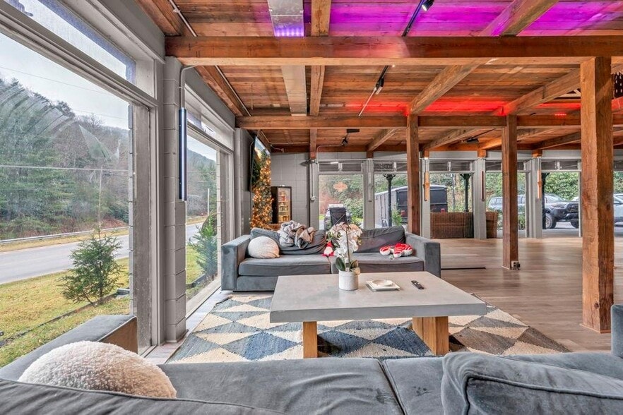 More Photos Of 3894 US Hwy 321, Blowing Rock General Retail For Sale