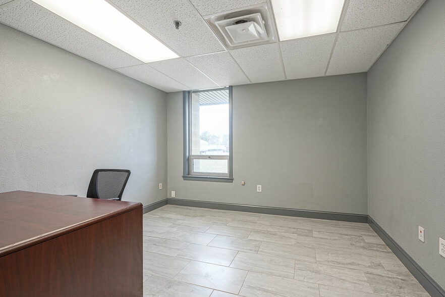 More Photos Of 49 Ironside Ct, Willingboro Manufacturing For Lease