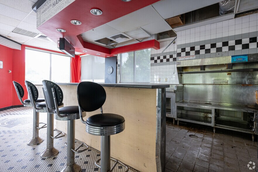 More Photos Of 4684 N Patterson Ave, Winston-Salem Restaurant For Sale