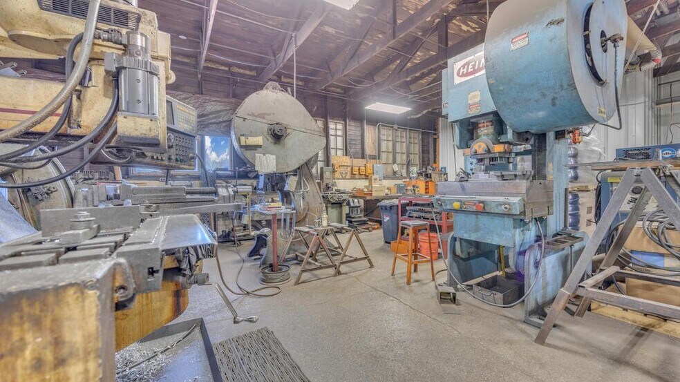 More Photos Of 310 S 10th St, Oostburg Manufacturing For Sale