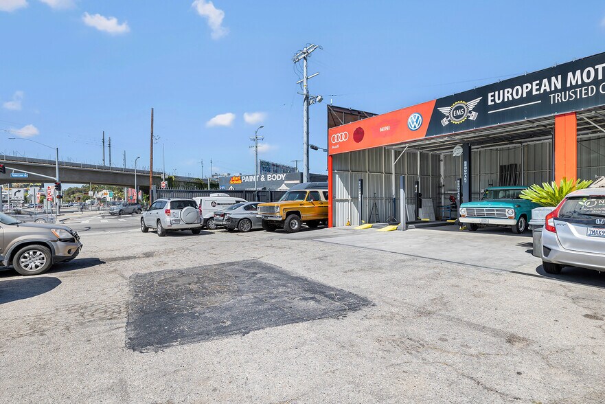 More Photos Of 8949-8951 Venice Blvd, Los Angeles Auto Repair For Lease