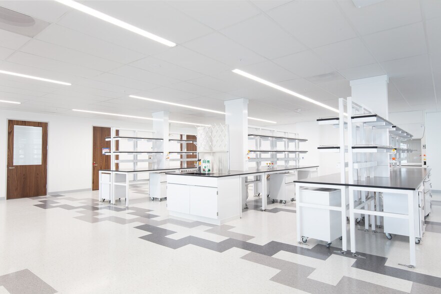 More Photos Of 2001 Junipero Serra Blvd, Daly City Research And Development For Lease