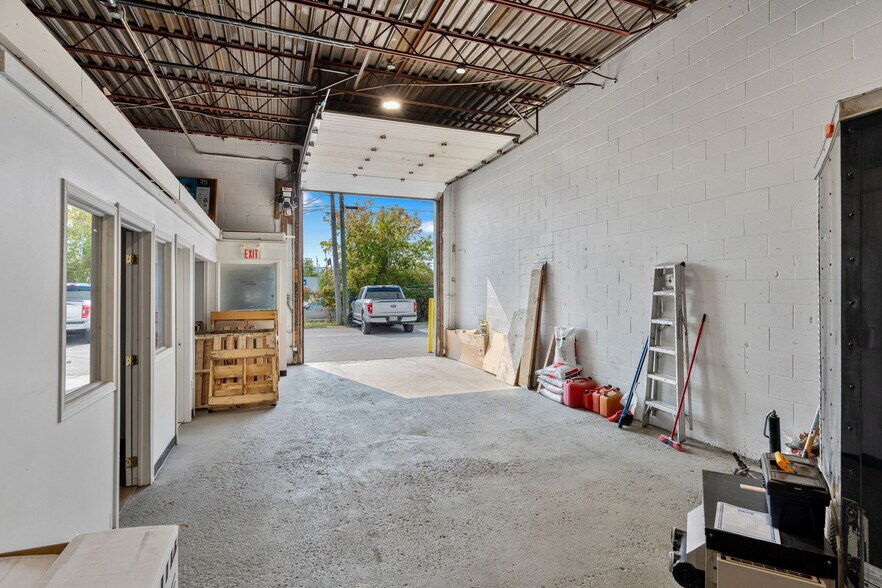 More Photos Of 1501 Sieveright Rd, Gloucester Service For Sale