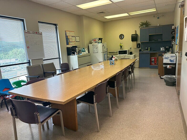 More Photos Of 26 Midway St, Bristol Medical For Sale