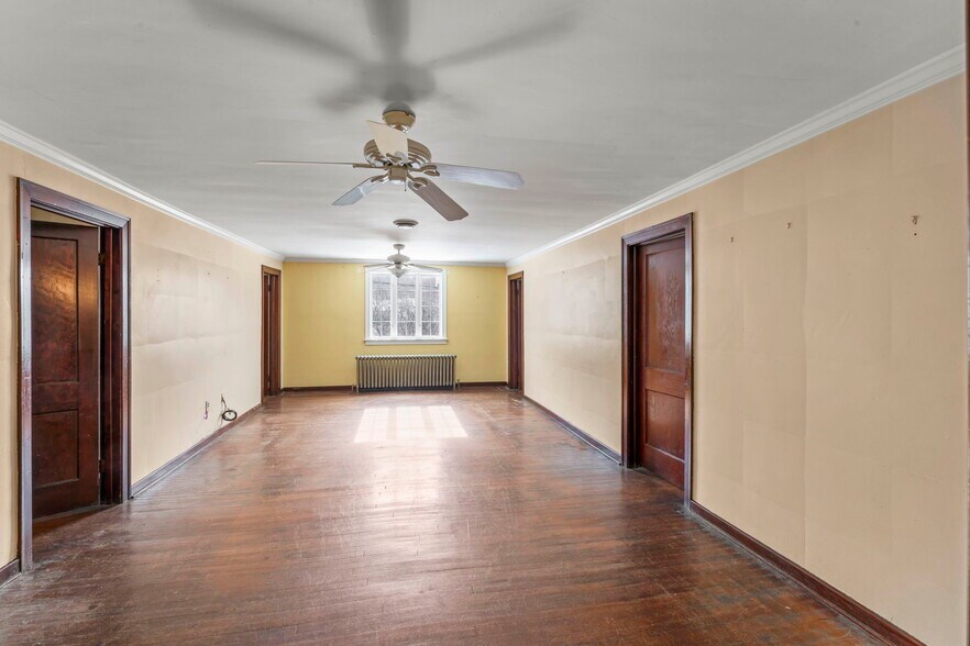 More Photos Of 105 Holbert Stretch, Dilliner Bar For Sale