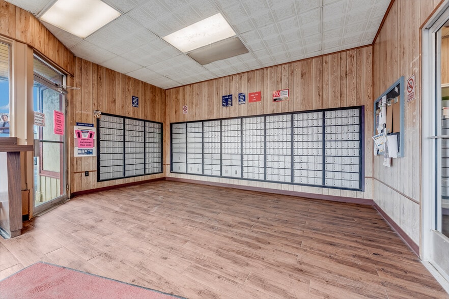 More Photos Of 215 Merchant St, Fairmont Office For Sale