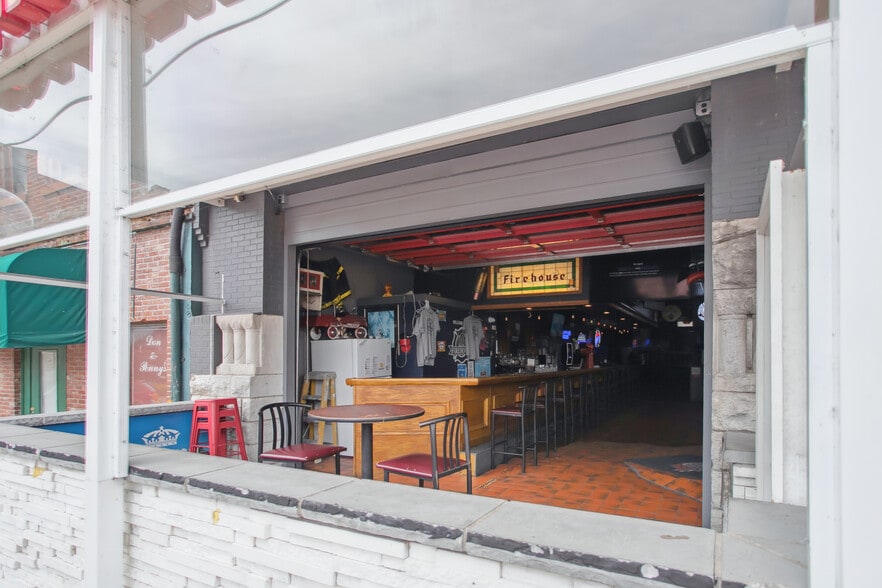 More Photos Of 314 State St, Alton Restaurant For Sale