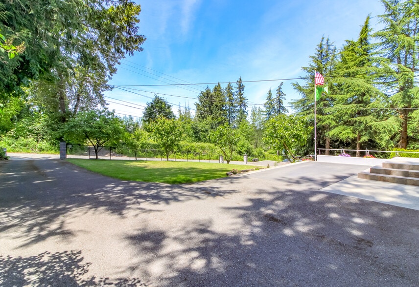 More Photos Of 98 31st Ave, Milton Flex For Sale