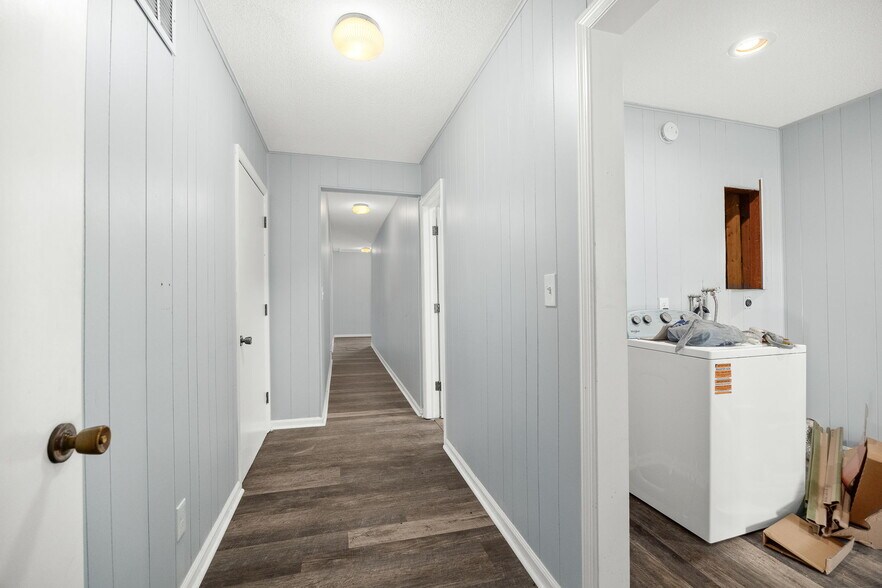 More Photos Of 802 E Nodaway St, Oregon Flex For Sale