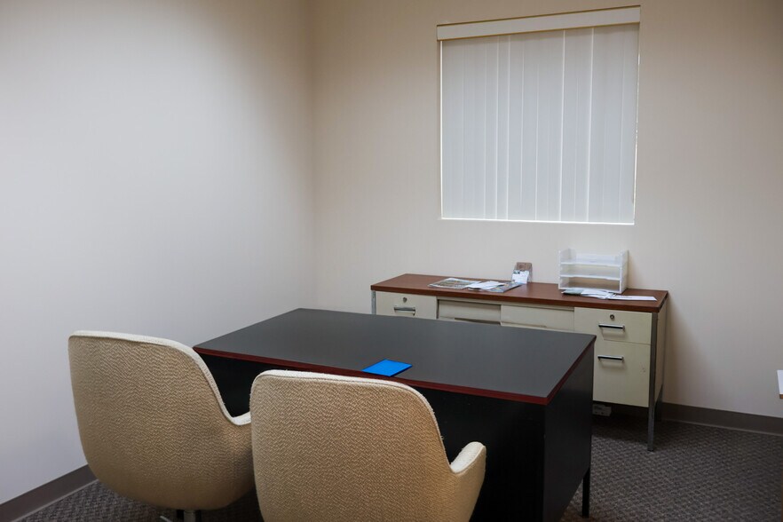 More Photos Of 114 W Drew St, Houston Office For Sale