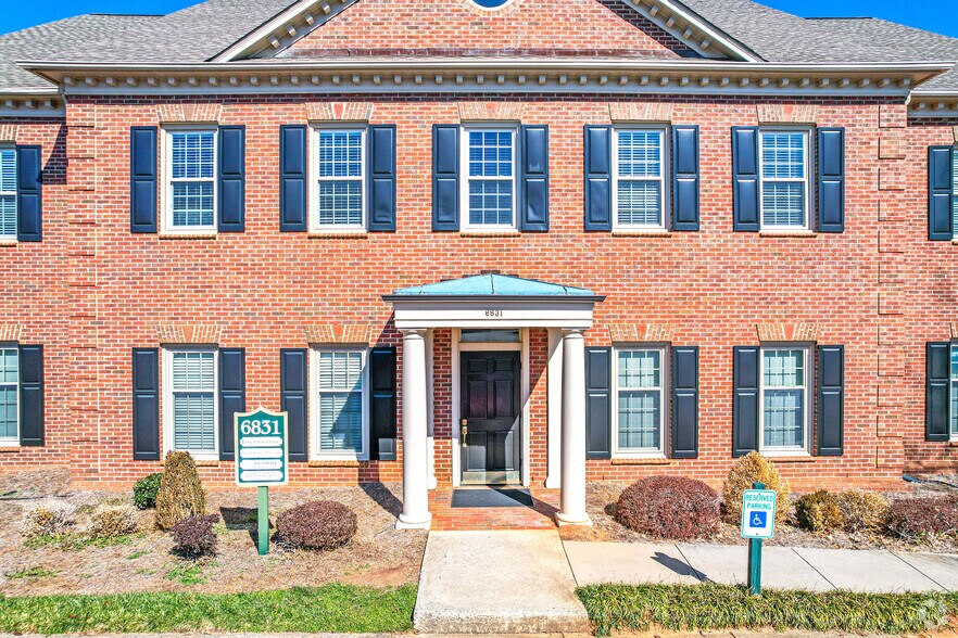 More Photos Of 6831 Fairview Rd, Charlotte Office For Sale