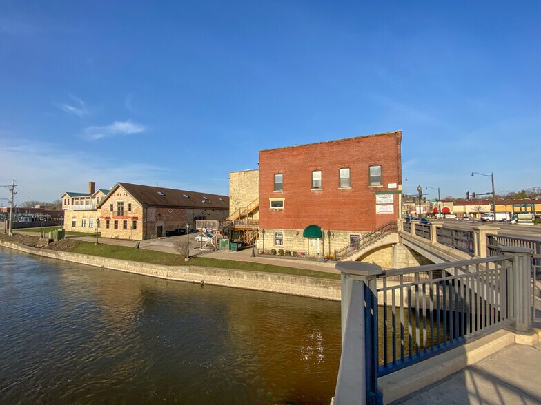 More Photos Of 10 S Shumway Ave, Batavia Office For Lease