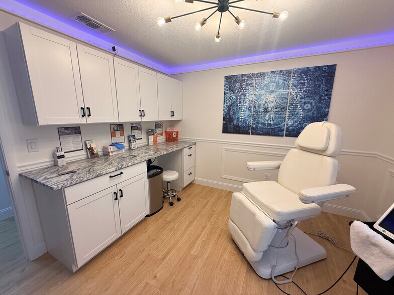 More Photos Of 156 Whitaker Rd, Lutz Medical For Lease