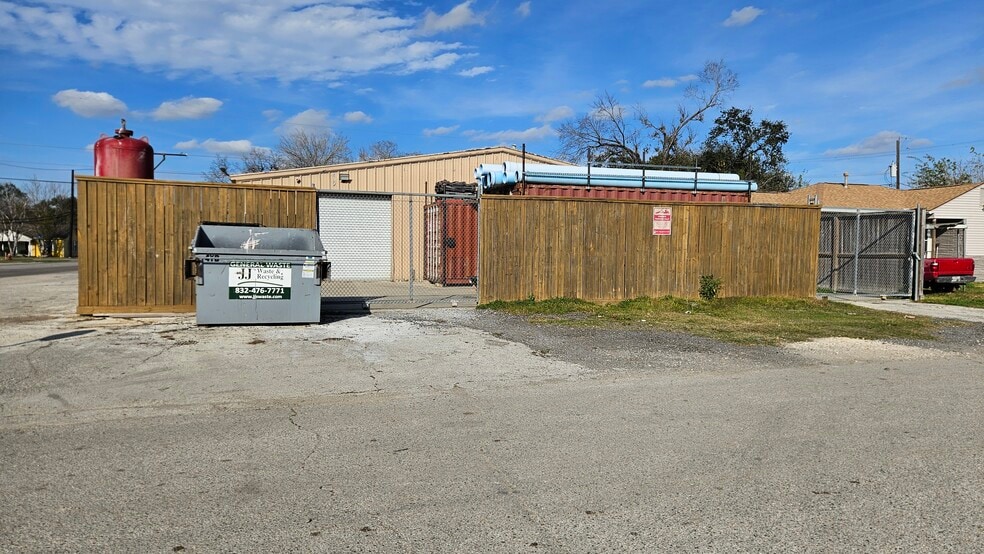 More Photos Of 1211 Holland St, Houston Flex For Sale