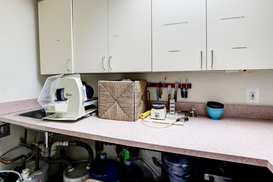 More Photos Of 931-947 Russell Ave, Gaithersburg Medical For Lease