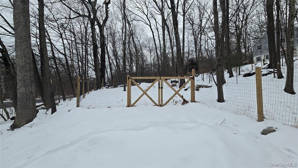 More Photos Of 1 Union School Rd, Montgomery Veterinarian Kennel For Lease