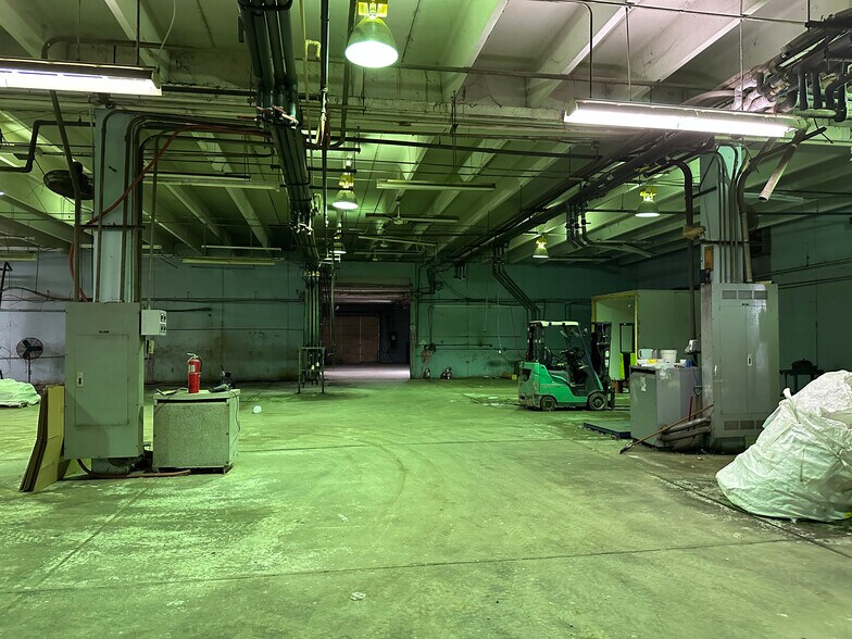 More Photos Of 126 S Griffith St, El Dorado Warehouse For Sale