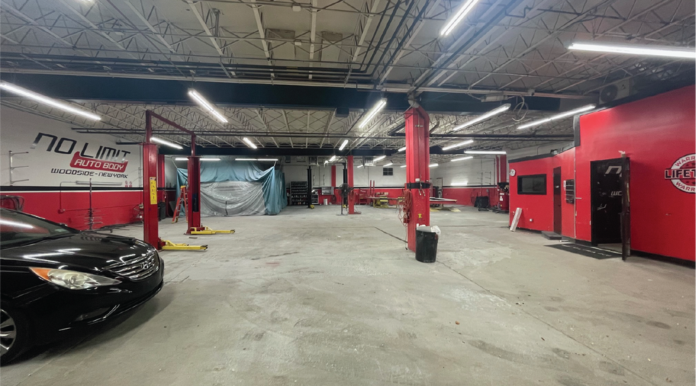 More Photos Of 3349 55th St, Woodside Warehouse For Lease