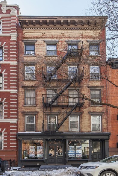 More Photos Of 220 W 16th St, New York Apartments For Lease