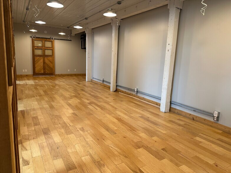 More Photos Of 9130 Otis Ave, Indianapolis Flex For Lease