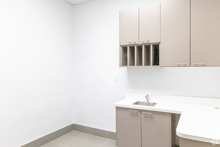 More Photos Of 8333 Weston Rd, Vaughan Medical For Lease