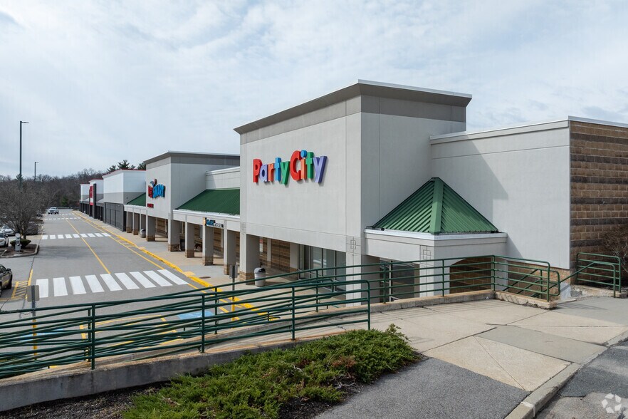 Primary Photo Of 209-229 Hartford Ave, Bellingham General Retail For Lease