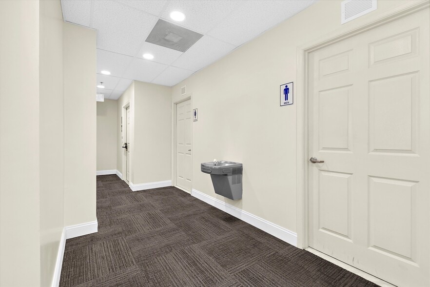 More Photos Of 601 7th St, Laurel Office For Sale