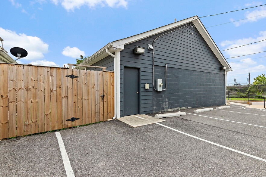 More Photos Of 6500 Saint Helena Ave, Dundalk Office For Sale