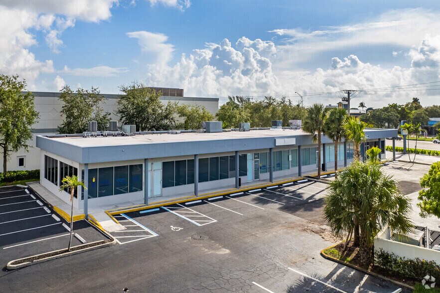 More Photos Of 665-695 S Federal Hwy, Deerfield Beach Unknown For Lease