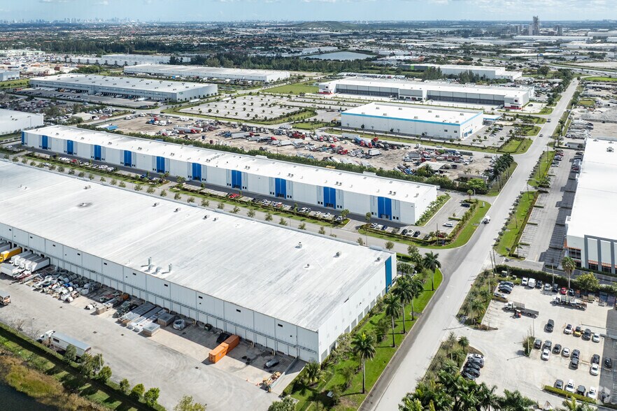 More Photos Of 10900 NW 146th St, Hialeah Gardens Warehouse For Lease