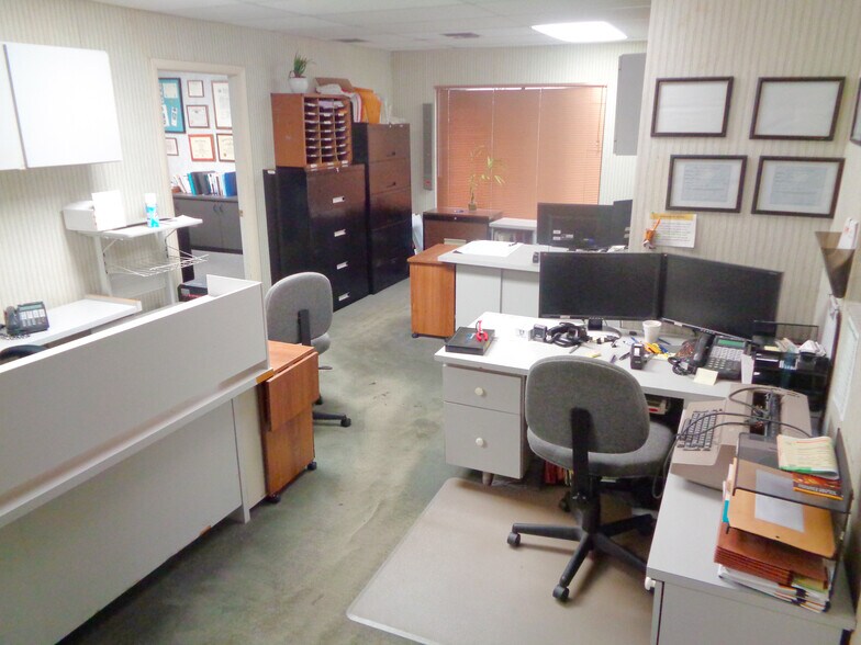 More Photos Of 7800 W Oakland Park Blvd, Sunrise Medical For Lease