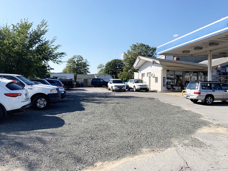 More Photos Of 621 Boston Post Rd, Old Saybrook Service Station For Sale