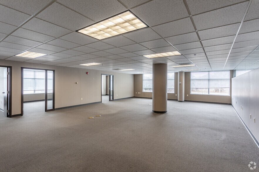 More Photos Of 7171 W 95th St, Overland Park Unknown For Lease