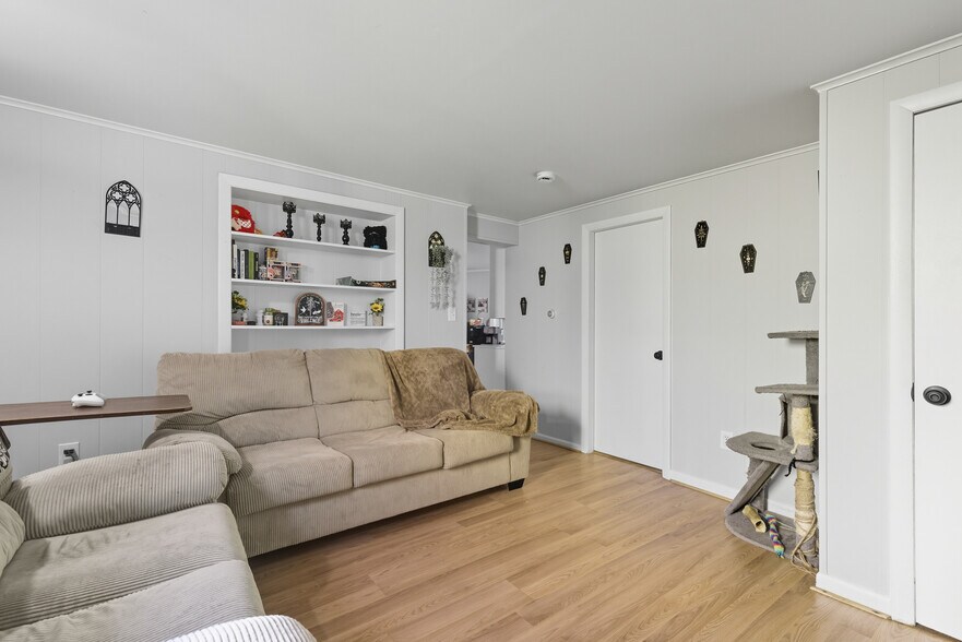 More Photos Of 10 Portland St, South Berwick Storefront Retail Residential For Sale