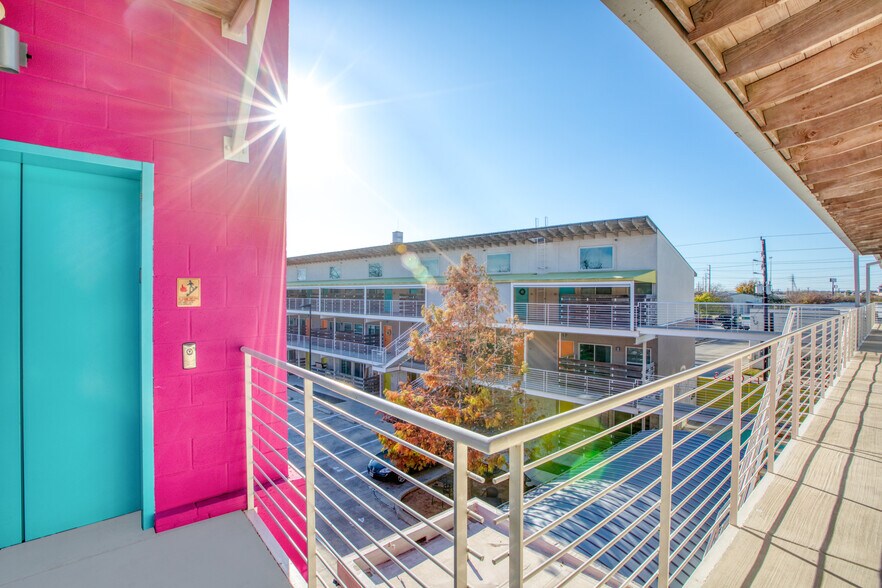 More Photos Of 1010 S Flores St, San Antonio Apartments For Lease