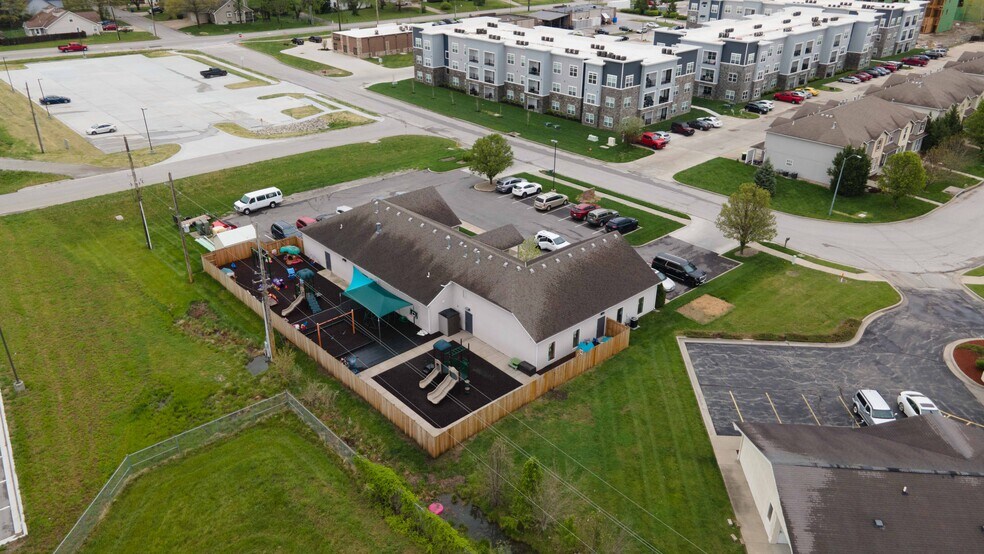 More Photos Of 120 NW Garden St, Grain Valley Office For Sale