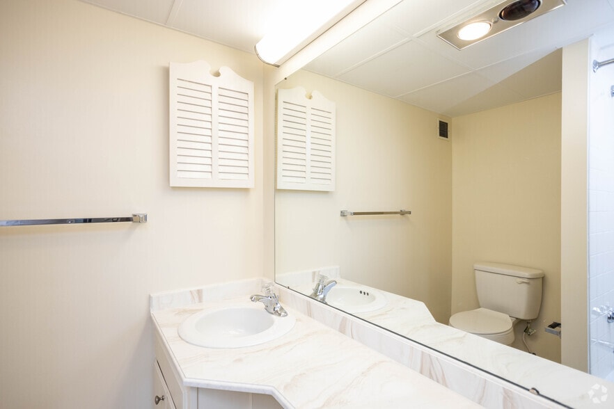 More Photos Of 2100 E High St, Springfield Apartments For Lease